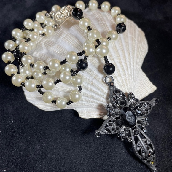White Pearl With Black Crystal Cross, Five Decade Fashion Rosary Necklace - Picture 1 of 4